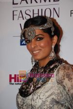 at Lakme Winter fashion week 2010 day 4 on 20th Sept 2010 (75).JPG